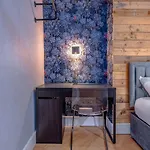View Flat, Quiet Bedroom, Work Ready Desk Apartment Bristol