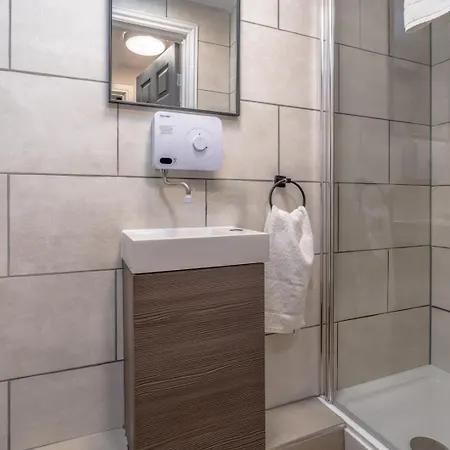 Stokes Croft City View Apartment With Workspace Apartman