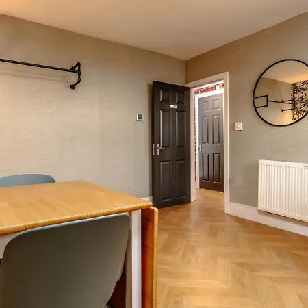 View Flat, Quiet Bedroom, Work Ready Desk