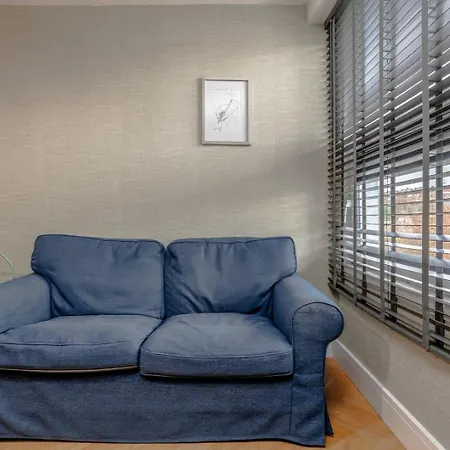 Апартаменти View Flat, Quiet Bedroom, Work Ready Desk