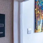 View Flat, Quiet Bedroom, Work Ready Desk شقة بريستول