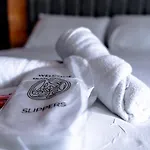 View Flat, Quiet Bedroom, Work Ready Desk شقة *