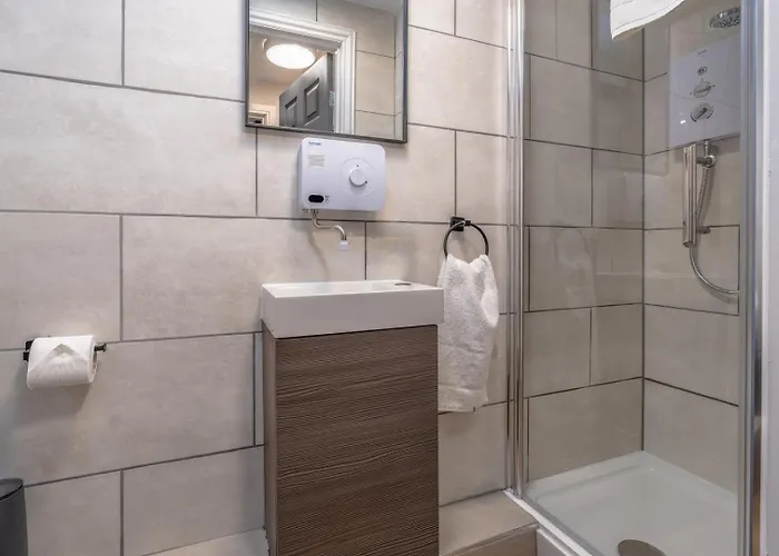 View Flat, Quiet Bedroom, Work Ready Desk Apartman