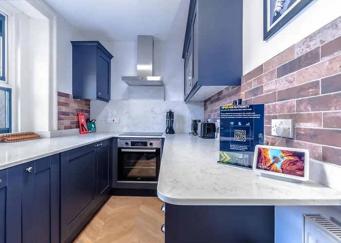 View Flat, Quiet Bedroom, Work Ready Desk Apartman *