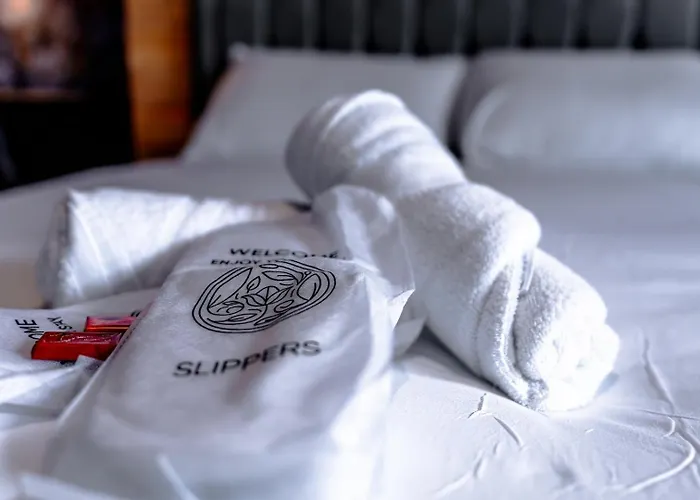 View Flat, Quiet Bedroom, Work Ready Desk Apartman *