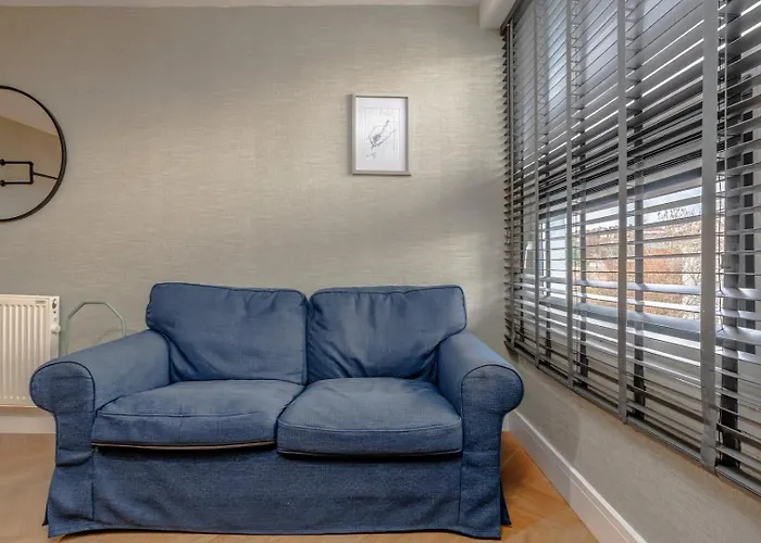 Apartman View Flat, Quiet Bedroom, Work Ready Desk